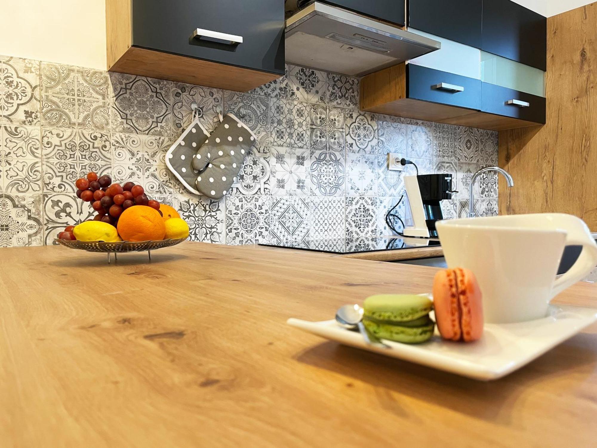 Cute Apartment In Rijeka Near Beach With Parking Exterior photo
